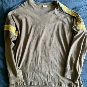 UO Large long sleeved shirt